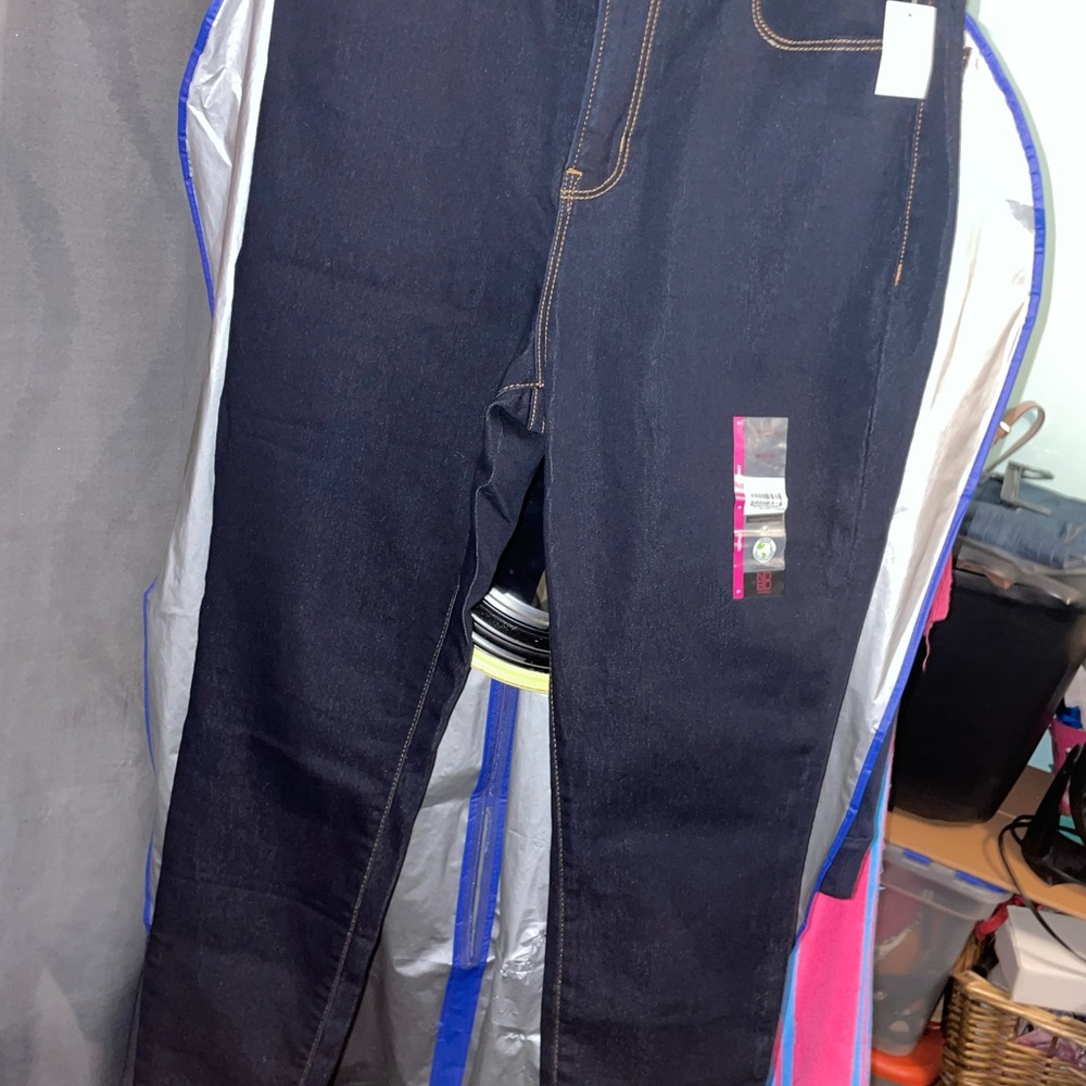 No Boundaries Jeans - Picture 6 of 8